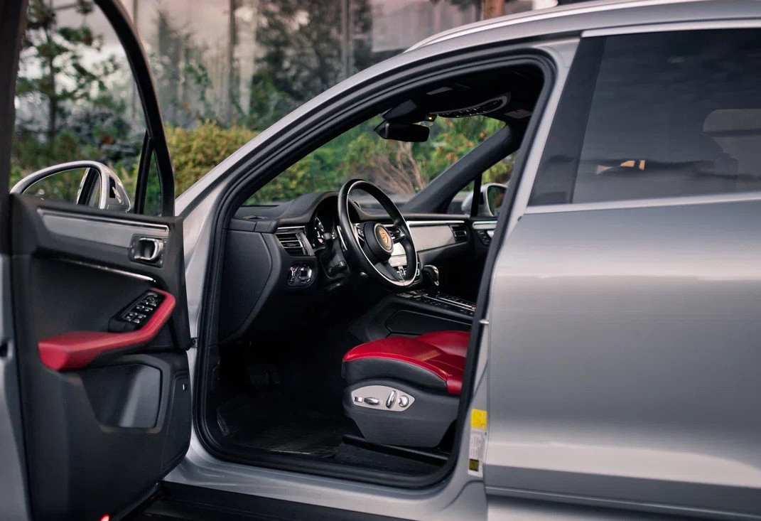 Аренда porsche macan премиум класса 2022 года в городе Москва Автозаводская от 14400 руб./сутки, полный привод, двигатель: бензин, объем 2 литра, каско (Мультидрайв), ОСАГО (Мультидрайв), без водителя, недорого, вид 7 - RentRide