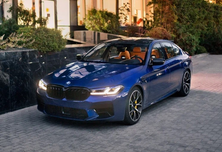 Аренда bmw m5 бизнес класса 2021 года в городе Москва Автозаводская от 32000 руб./сутки, полный привод, двигатель: бензин, объем 4.4 литра, каско (Мультидрайв), ОСАГО (Мультидрайв), без водителя, недорого, вид 2 - RentRide