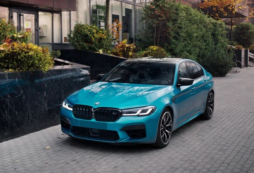 Аренда bmw m5 премиум класса 2020 года в городе Москва Автозаводская от 32000 руб./сутки, полный привод, двигатель: бензин, объем 4.4 литра, каско (Мультидрайв), ОСАГО (Мультидрайв), без водителя, недорого, вид 3 - RentRide