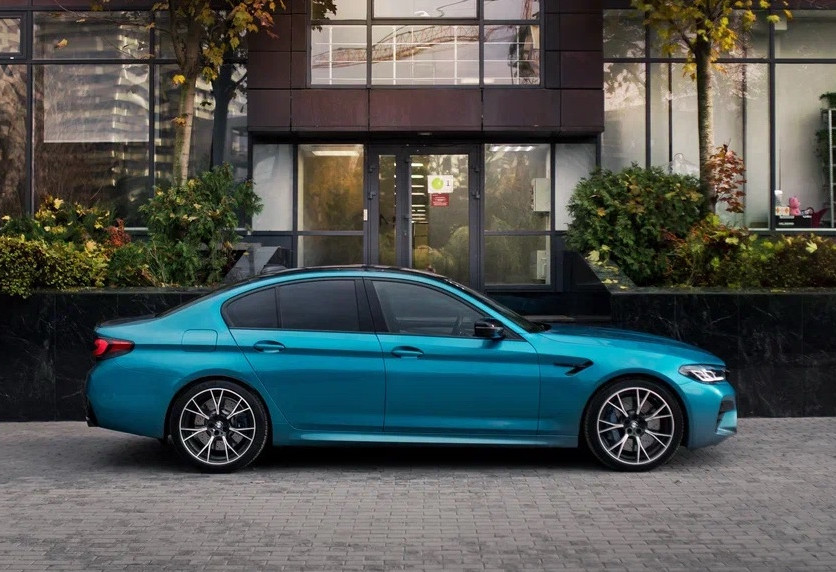 Аренда bmw m5 премиум класса 2020 года в городе Москва Автозаводская от 32000 руб./сутки, полный привод, двигатель: бензин, объем 4.4 литра, каско (Мультидрайв), ОСАГО (Мультидрайв), без водителя, недорого, вид 4 - RentRide