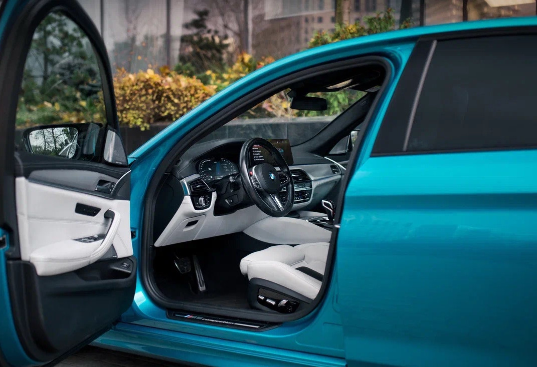 Аренда bmw m5 премиум класса 2020 года в городе Москва Автозаводская от 32000 руб./сутки, полный привод, двигатель: бензин, объем 4.4 литра, каско (Мультидрайв), ОСАГО (Мультидрайв), без водителя, недорого, вид 7 - RentRide