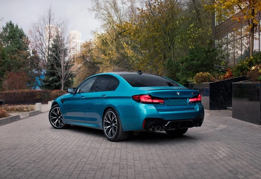 Аренда bmw m5 премиум класса 2020 года в городе Москва Автозаводская от 32000 руб./сутки, полный привод, двигатель: бензин, объем 4.4 литра, каско (Мультидрайв), ОСАГО (Мультидрайв), без водителя, недорого, вид 5 - RentRide