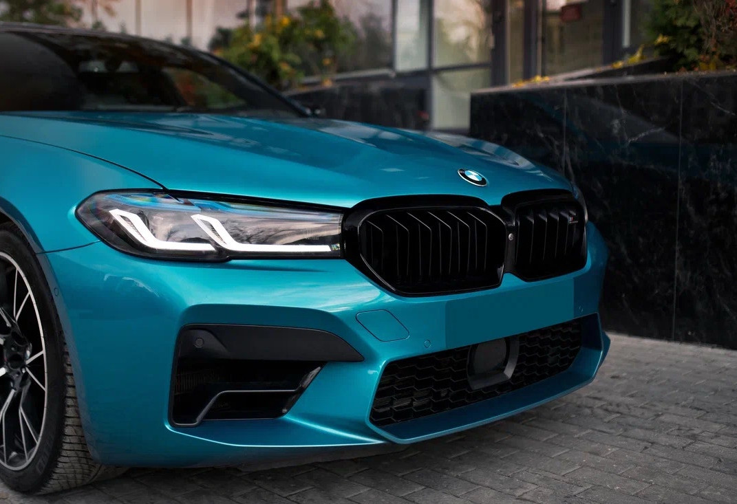Аренда bmw m5 премиум класса 2020 года в городе Москва Автозаводская от 32000 руб./сутки, полный привод, двигатель: бензин, объем 4.4 литра, каско (Мультидрайв), ОСАГО (Мультидрайв), без водителя, недорого, вид 2 - RentRide