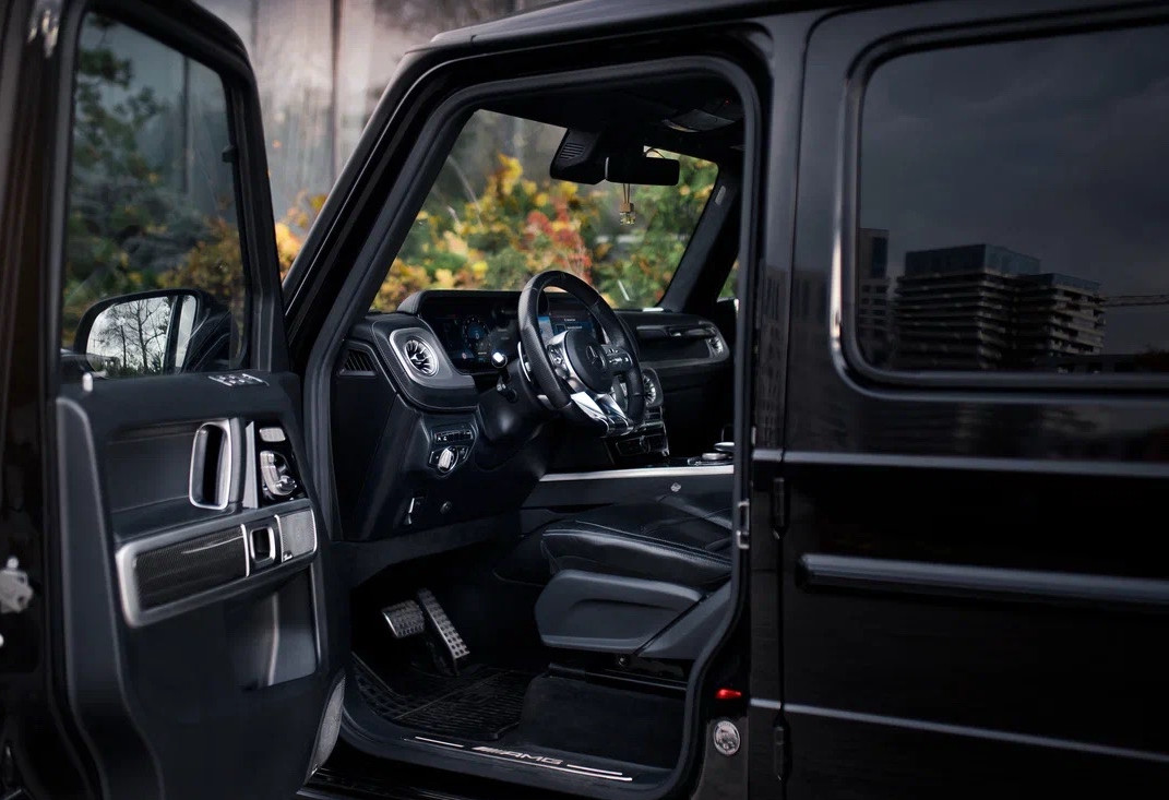 Аренда mercedes-benz g-klass-amg премиум класса 2018 года в городе Москва Автозаводская от 40000 руб./сутки, полный привод, двигатель: бензин, объем 4 литра, каско (Мультидрайв), ОСАГО (Мультидрайв), без водителя, недорого, вид 6 - RentRide