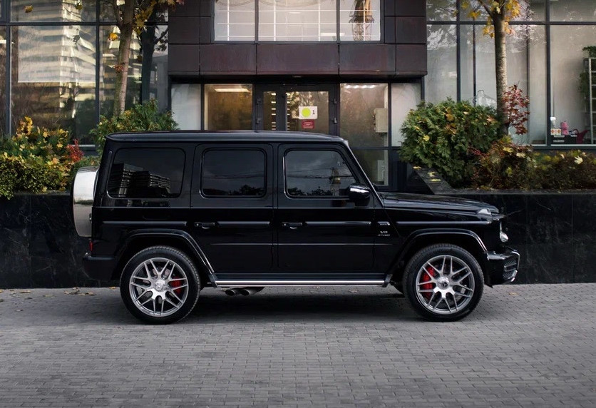 Аренда mercedes-benz g-klass-amg премиум класса 2018 года в городе Москва Автозаводская от 40000 руб./сутки, полный привод, двигатель: бензин, объем 4 литра, каско (Мультидрайв), ОСАГО (Мультидрайв), без водителя, недорого, вид 3 - RentRide