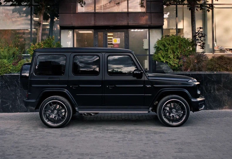 Аренда mercedes-benz g-63-amg премиум класса 2021 года в городе Москва Автозаводская от 44000 руб./сутки, полный привод, двигатель: бензин, объем 4.4 литра, каско (Мультидрайв), ОСАГО (Мультидрайв), без водителя, недорого, вид 4 - RentRide