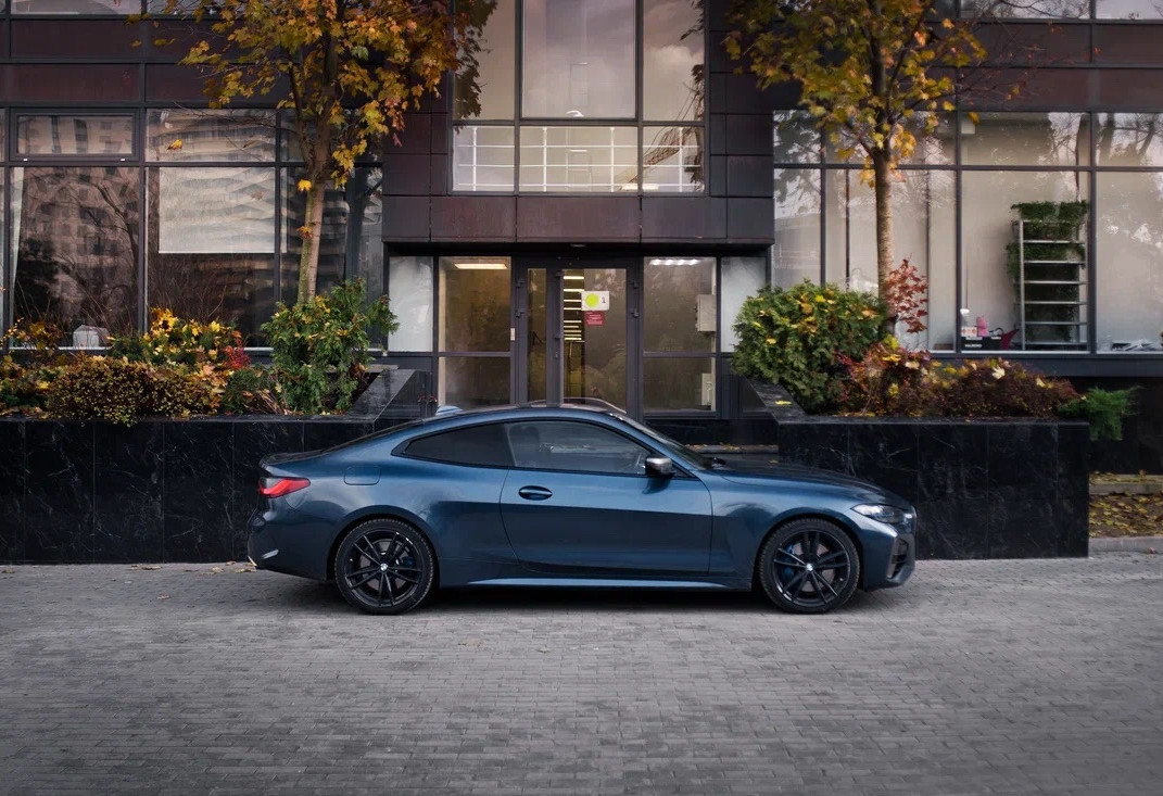 Аренда bmw 4-serii бизнес класса 2020 года в городе Москва Автозаводская от 16000 руб./сутки, полный привод, двигатель: гибрид, объем 3 литра, каско (Мультидрайв), ОСАГО (Мультидрайв), без водителя, недорого, вид 4 - RentRide