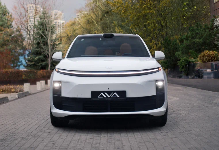 Аренда lixiang l6 премиум класса 2024 года в городе Москва Автозаводская от 12000 руб./сутки, полный привод, двигатель: гибрид, объем 1.5 литров, каско (Мультидрайв), ОСАГО (Мультидрайв), без водителя, недорого, вид 2 - RentRide