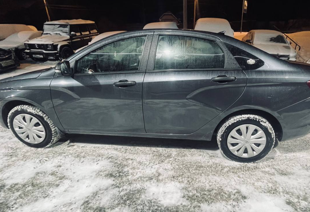 Аренда lada vesta эконом класса 2025 года в городе Москва Площадь Ленина от 2160 руб./сутки, передний привод, двигатель: бензин, объем 1600 литров, каско (Мультидрайв), ОСАГО (Мультидрайв), без водителя, недорого, вид 2 - RentRide