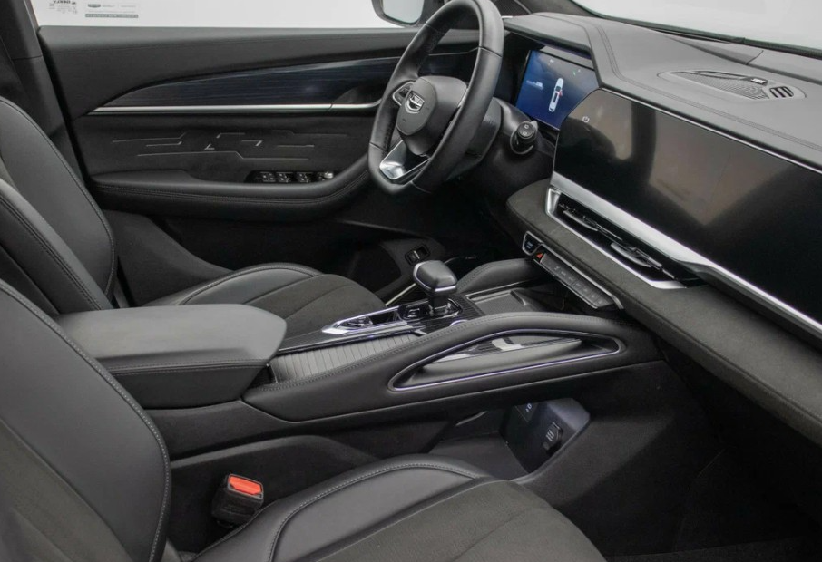 Аренда geely monjaro комфорт класса 2024 года в городе Москва Щукинская от 5592 руб./сутки, полный привод, двигатель: бензин, объем 2 литра, каско (Мультидрайв), ОСАГО (Мультидрайв), без водителя, недорого, вид 9 - RentRide