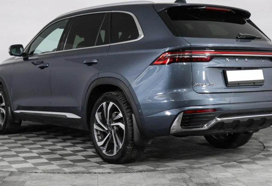 Аренда geely monjaro комфорт класса 2024 года в городе Москва Щукинская от 5592 руб./сутки, полный привод, двигатель: бензин, объем 2 литра, каско (Мультидрайв), ОСАГО (Мультидрайв), без водителя, недорого, вид 7 - RentRide