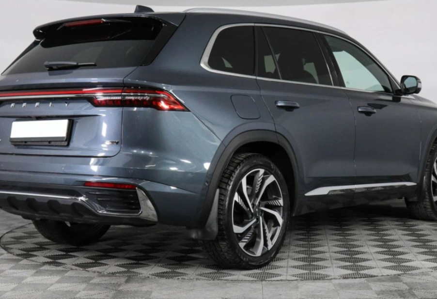 Аренда geely monjaro комфорт класса 2024 года в городе Москва Щукинская от 5592 руб./сутки, полный привод, двигатель: бензин, объем 2 литра, каско (Мультидрайв), ОСАГО (Мультидрайв), без водителя, недорого, вид 5 - RentRide