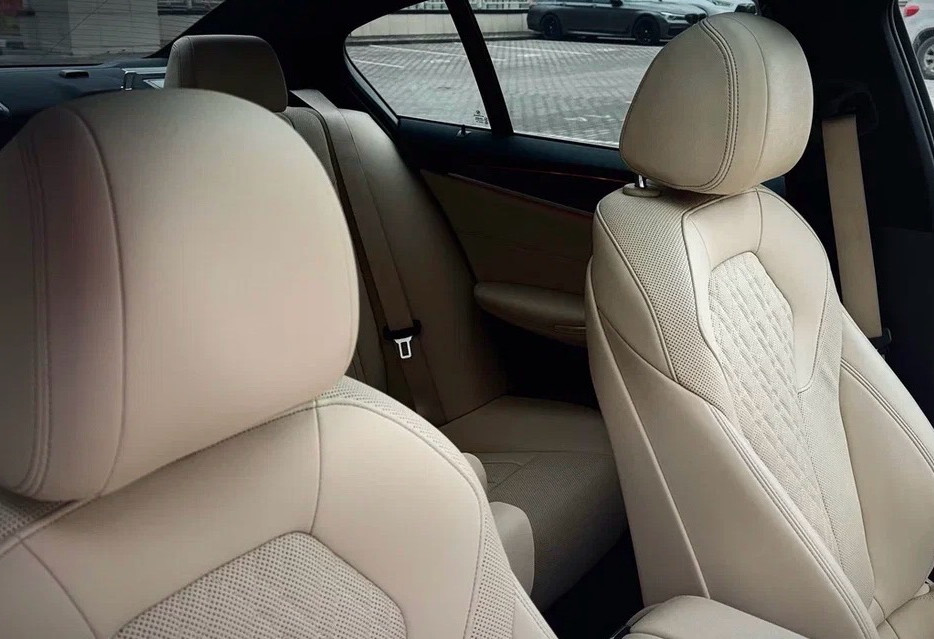 Аренда bmw 5-serii бизнес класса 2020 года в городе Москва Профсоюзная от 10800 руб./сутки, полный привод, двигатель: бензин, объем 2 литра, ОСАГО (Впишу в полис), без водителя, недорого, вид 6 - RentRide