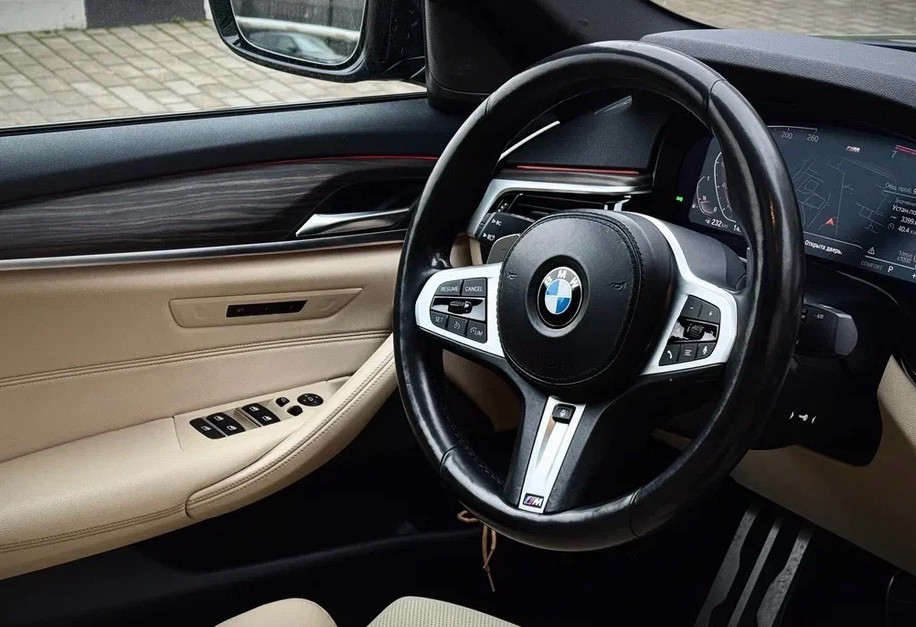 Аренда bmw 5-serii бизнес класса 2020 года в городе Москва Профсоюзная от 10800 руб./сутки, полный привод, двигатель: бензин, объем 2 литра, ОСАГО (Впишу в полис), без водителя, недорого, вид 4 - RentRide