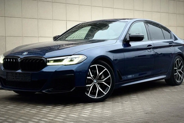 Прокат авто bmw 5-serii бизнес класса 2020 года в городе Москва Профсоюзная от 10800 руб./сутки, полный привод, двигатель: бензин, объем 2 литра, ОСАГО (Впишу в полис), без водителя, недорого - RentRide
