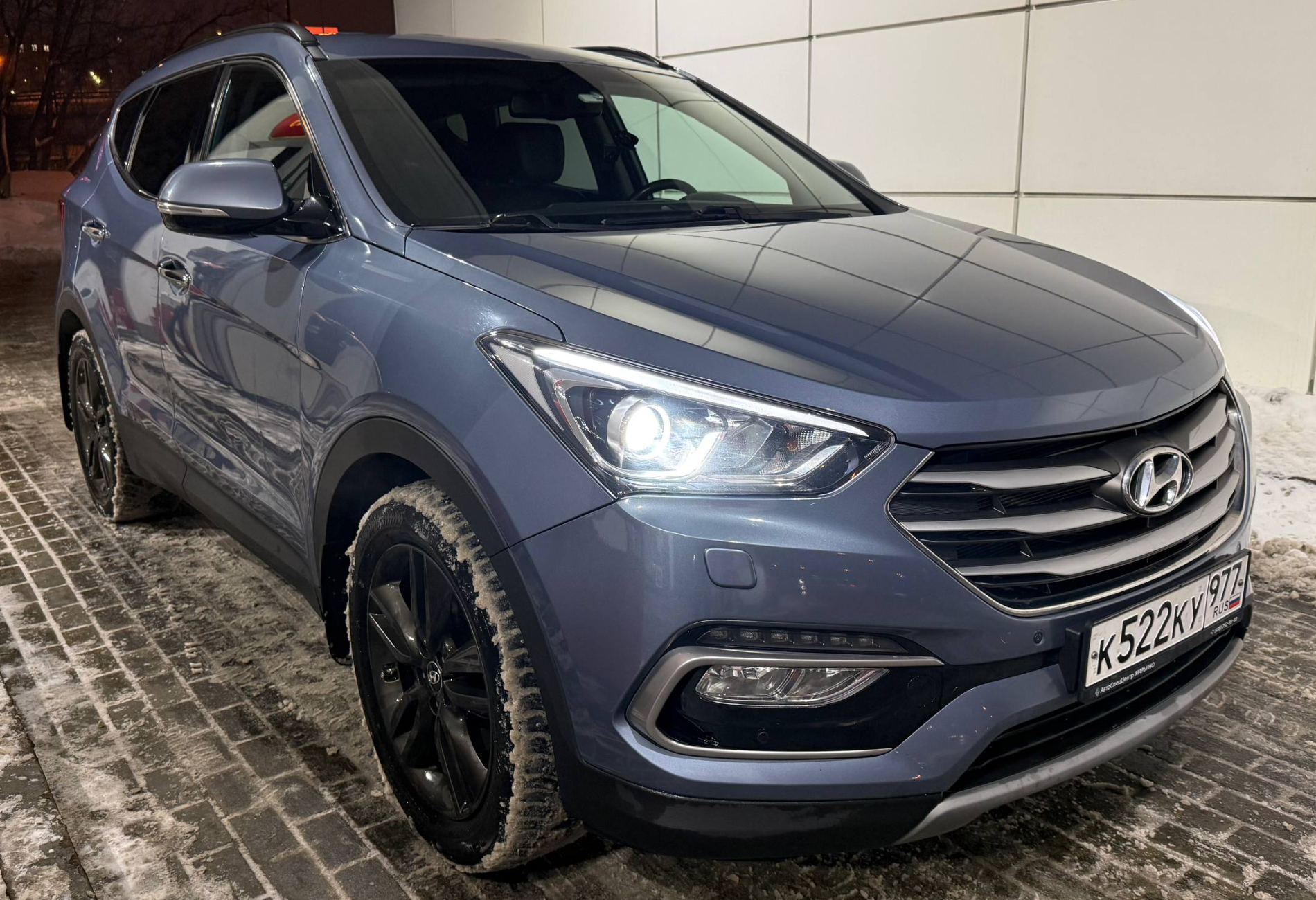 Аренда hyundai santa-fe стандарт класса 2017 года в городе Москва Войковская от 3040 руб./сутки, полный привод, двигатель: бензин, объем 2.4 литра, каско (Впишу в полис), ОСАГО (Впишу в полис), без водителя, недорого - RentRide