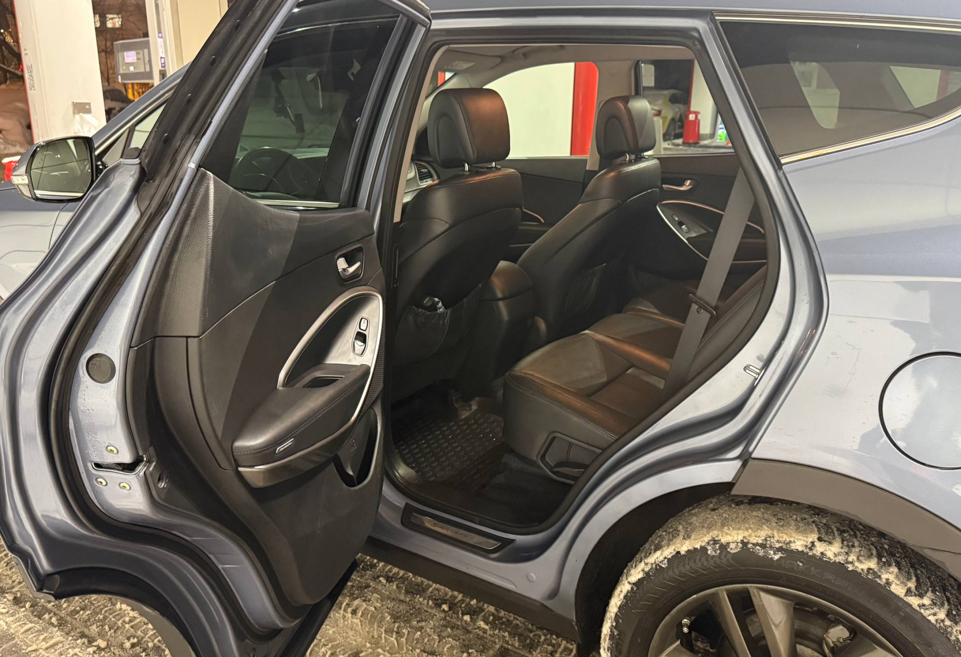 Аренда hyundai santa-fe стандарт класса 2017 года в городе Москва Войковская от 3040 руб./сутки, полный привод, двигатель: бензин, объем 2.4 литра, каско (Впишу в полис), ОСАГО (Впишу в полис), без водителя, недорого, вид 9 - RentRide