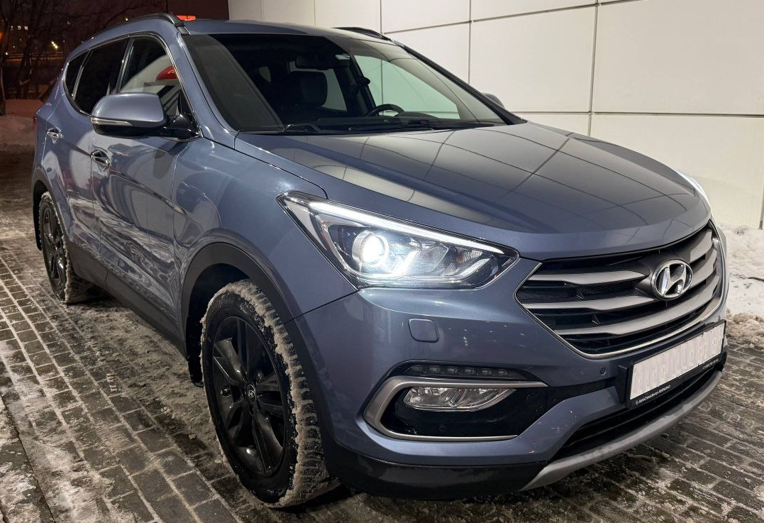 Аренда hyundai santa-fe стандарт класса 2017 года в городе Москва Войковская от 3160 руб./сутки, полный привод, двигатель: бензин, объем 2.4 литра, каско (Впишу в полис), ОСАГО (Впишу в полис), без водителя, недорого - RentRide