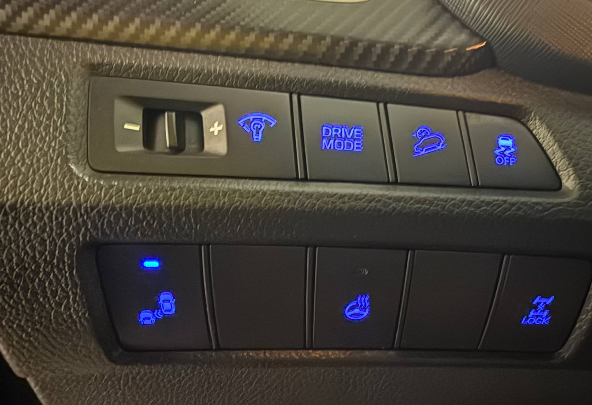 Аренда hyundai santa-fe стандарт класса 2017 года в городе Москва Войковская от 3040 руб./сутки, полный привод, двигатель: бензин, объем 2.4 литра, каско (Впишу в полис), ОСАГО (Впишу в полис), без водителя, недорого, вид 10 - RentRide