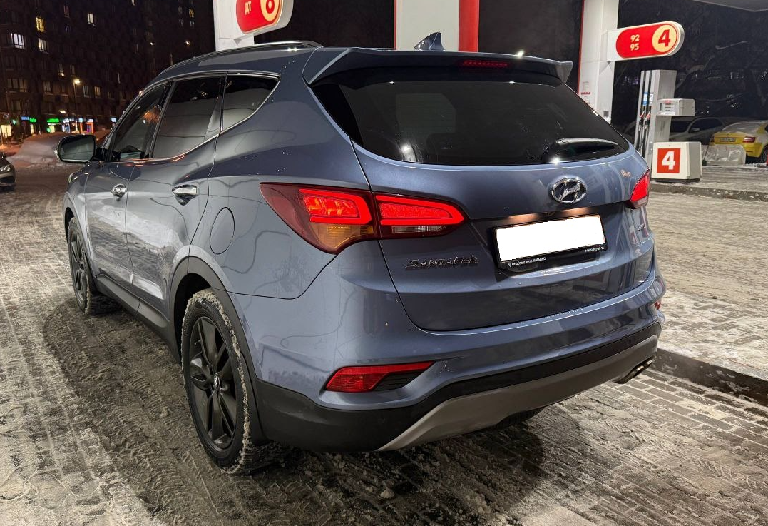 Аренда hyundai santa-fe стандарт класса 2017 года в городе Москва Войковская от 3160 руб./сутки, полный привод, двигатель: бензин, объем 2.4 литра, каско (Впишу в полис), ОСАГО (Впишу в полис), без водителя, недорого, вид 3 - RentRide