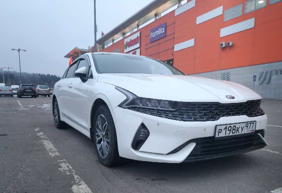 Аренда kia k5 комфорт класса 2020 года в городе Москва от 4480 руб./сутки, передний привод, двигатель: бензин, объем 2 литра, ОСАГО (Впишу в полис), без водителя, недорого - RentRide