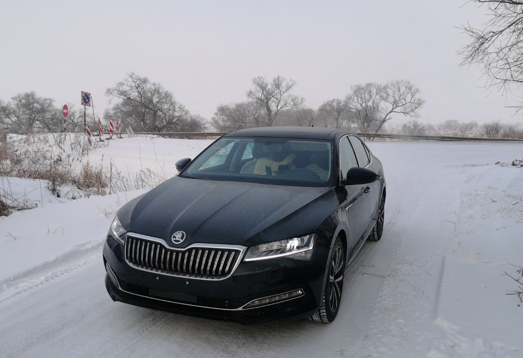 Аренда skoda superb комфорт класса 2025 года в городе Москва Преображенская площадь от 4800 руб./сутки, передний привод, двигатель: бензин, объем 1.5 литров, каско (Впишу в полис), ОСАГО (Впишу в полис), без водителя, недорого - RentRide