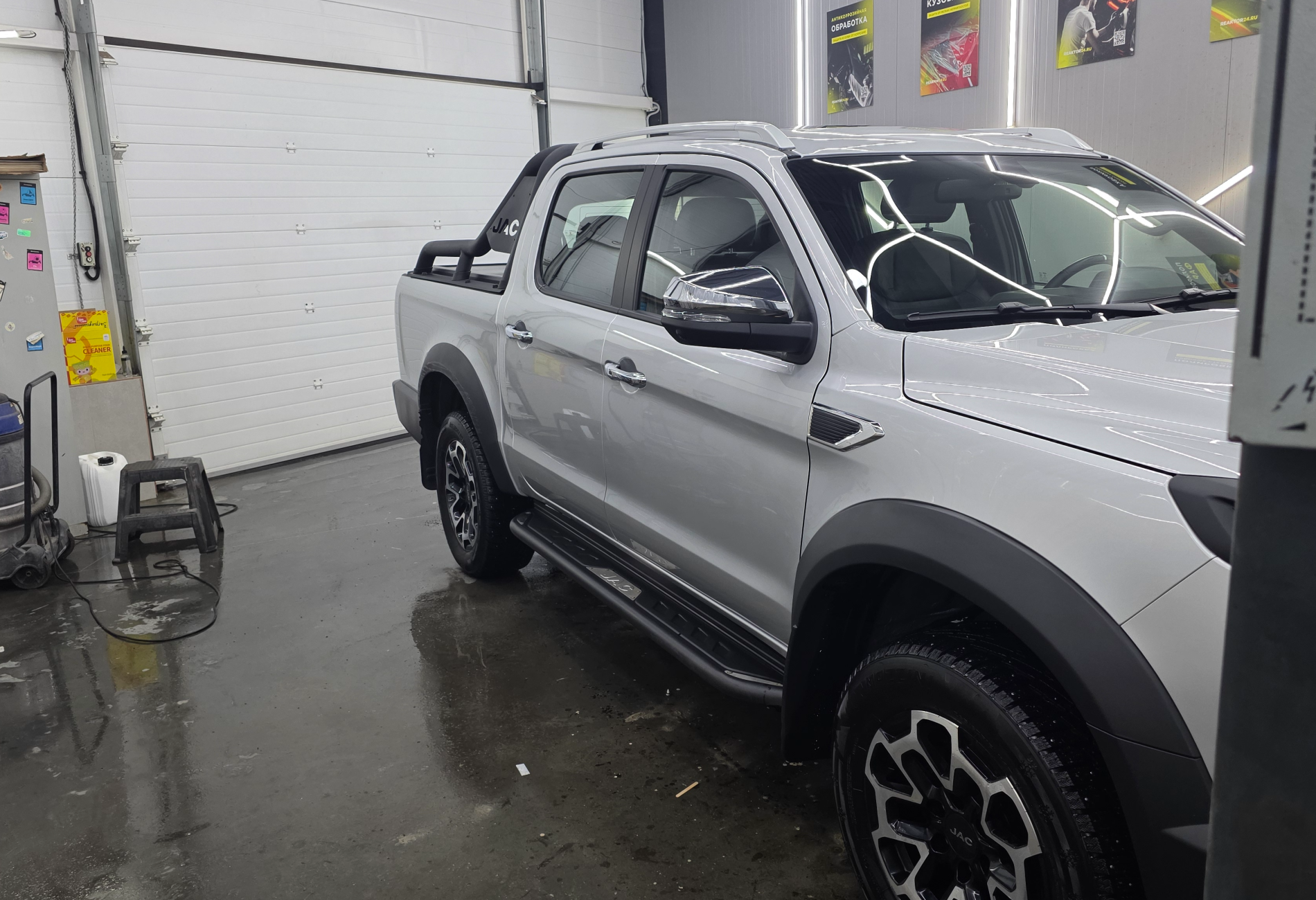 Аренда jac t9 комфорт класса 2024 года в городе Москва от 5500 руб./сутки, полный привод, двигатель: бензин, объем 2 литра, каско (Мультидрайв), ОСАГО (Мультидрайв), без водителя, недорого, вид 2 - RentRide