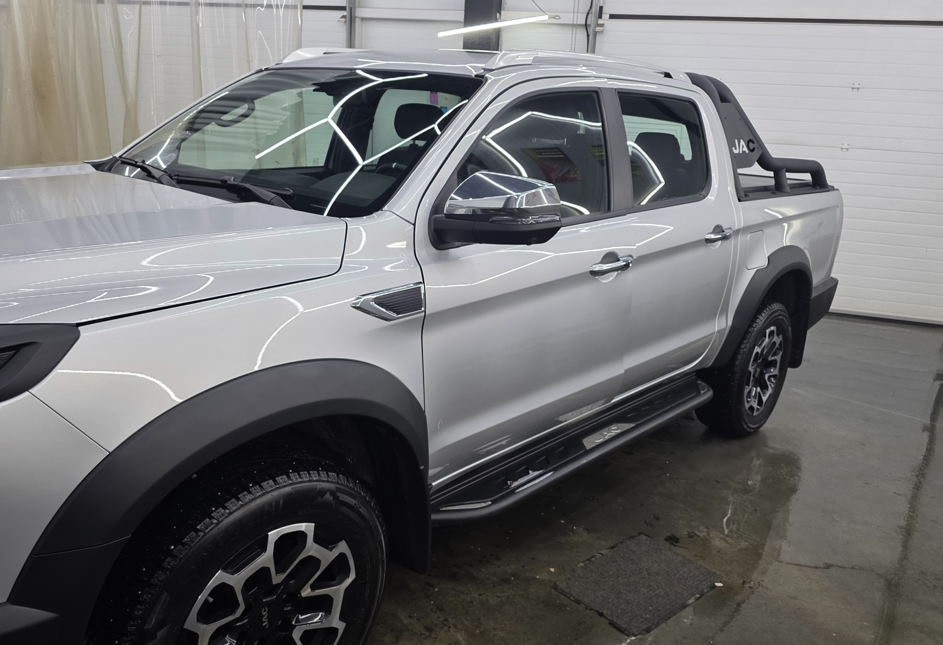 Аренда jac t9 комфорт класса 2024 года в городе Москва от 5500 руб./сутки, полный привод, двигатель: бензин, объем 2 литра, каско (Мультидрайв), ОСАГО (Мультидрайв), без водителя, недорого - RentRide