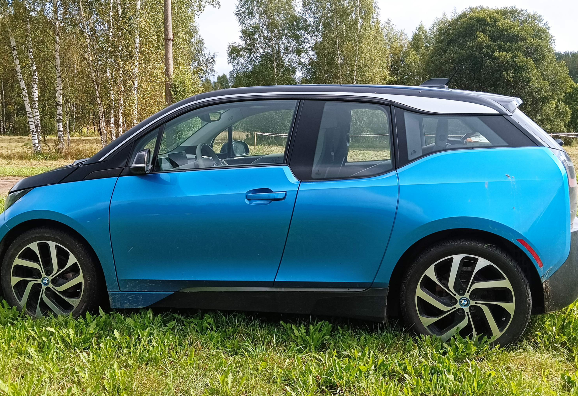 Аренда bmw i3 комфорт класса 2018 года в городе Москва Давыдково от 4800 руб./сутки, задний привод, двигатель: гибрид, объем 0.6 литров, ОСАГО (Мультидрайв), без водителя, недорого, вид 4 - RentRide