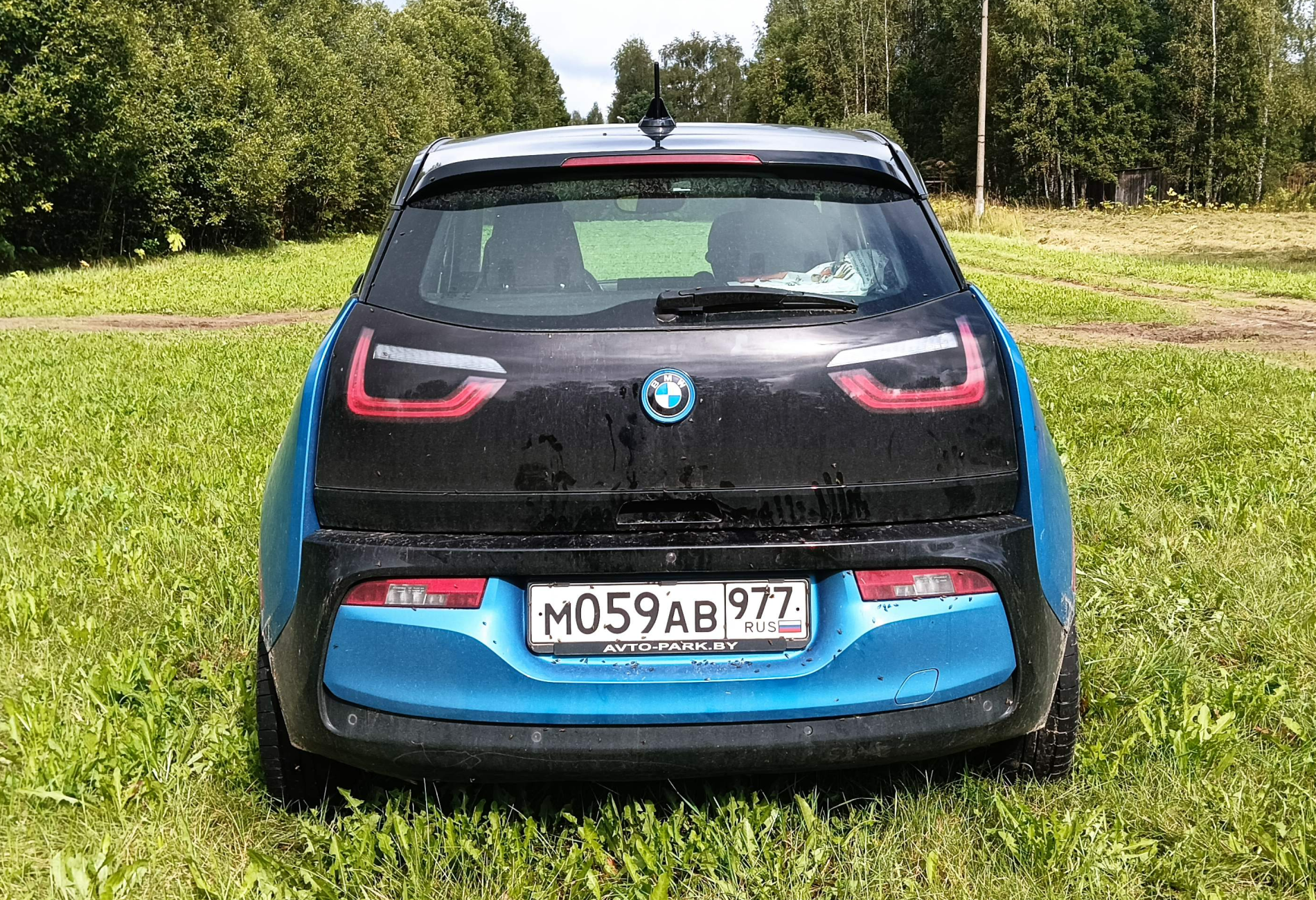 Аренда bmw i3 комфорт класса 2018 года в городе Москва Давыдково от 4800 руб./сутки, задний привод, двигатель: гибрид, объем 0.6 литров, ОСАГО (Мультидрайв), без водителя, недорого, вид 3 - RentRide