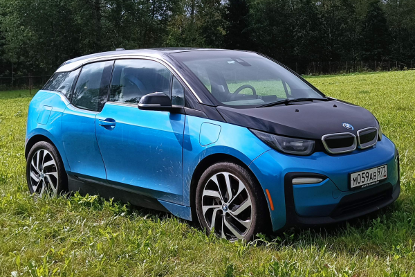 Прокат авто bmw i3 комфорт класса 2018 года в городе Москва Давыдково от 4800 руб./сутки, задний привод, двигатель: гибрид, объем 0.6 литров, ОСАГО (Мультидрайв), без водителя, недорого - RentRide