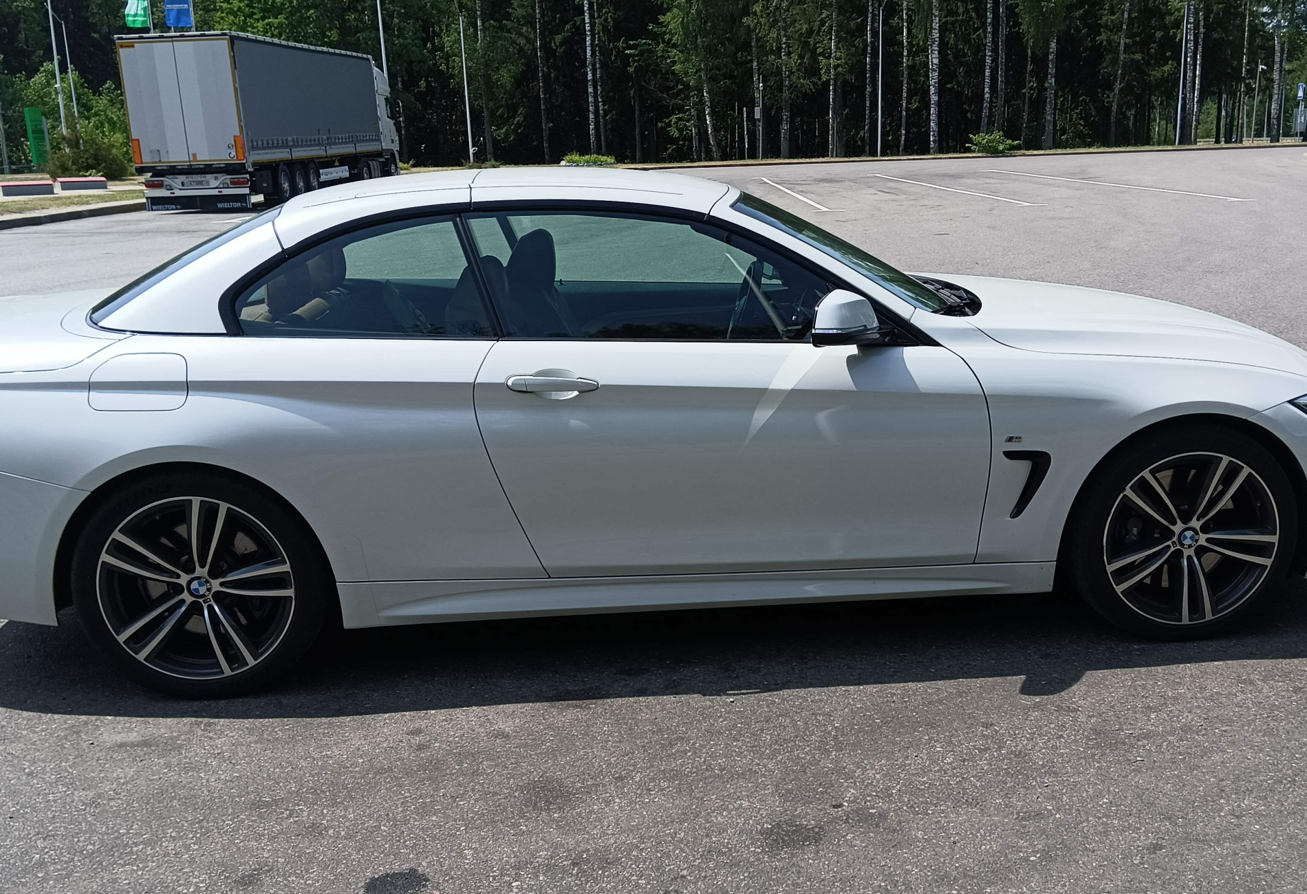 Аренда bmw 4-serii бизнес класса 2016 года в городе Москва Давыдково от 6400 руб./сутки, задний привод, двигатель: бензин, объем 2 литра, ОСАГО (Мультидрайв), без водителя, недорого, вид 2 - RentRide