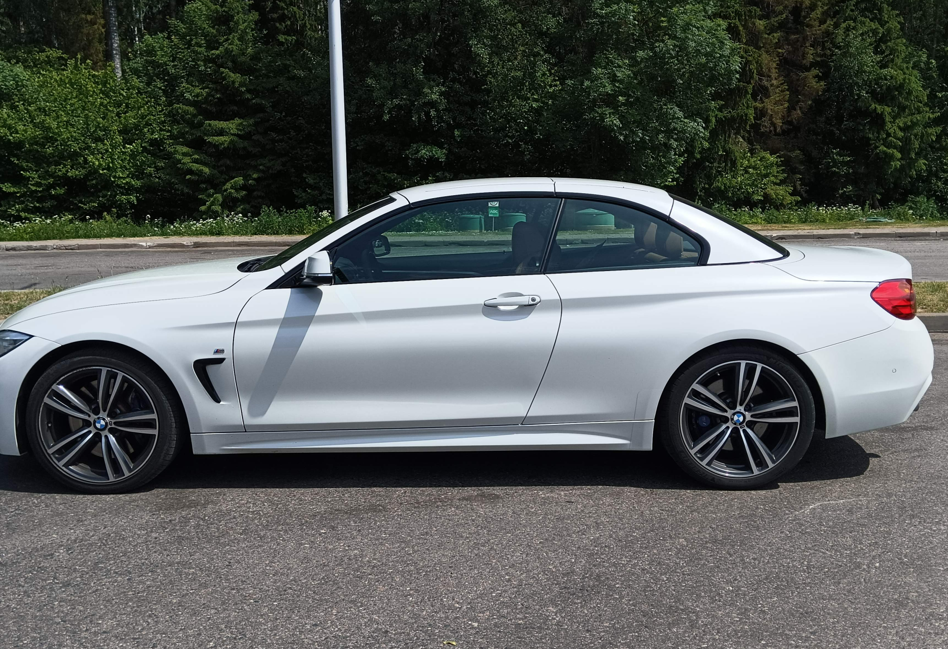 Аренда bmw 4-serii бизнес класса 2016 года в городе Москва Давыдково от 6400 руб./сутки, задний привод, двигатель: бензин, объем 2 литра, ОСАГО (Мультидрайв), без водителя, недорого, вид 4 - RentRide