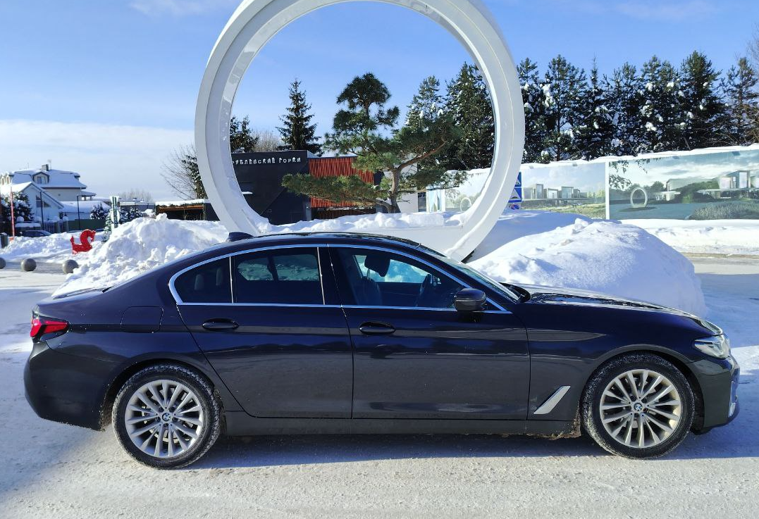 Аренда bmw 5-serii бизнес класса 2021 года в городе Москва Крылатское от 8800 руб./сутки, задний привод, двигатель: бензин, объем 2 литра, каско (Впишу в полис), ОСАГО (Впишу в полис), без водителя, недорого, вид 3 - RentRide