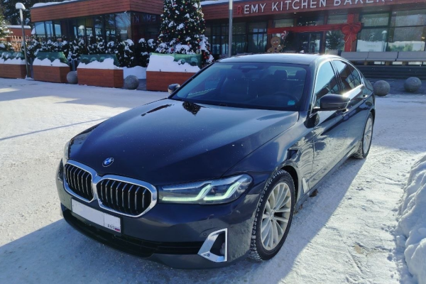 Прокат авто bmw 5-serii бизнес класса 2021 года в городе Москва Крылатское от 8800 руб./сутки, задний привод, двигатель: бензин, объем 2 литра, каско (Впишу в полис), ОСАГО (Впишу в полис), без водителя, недорого - RentRide
