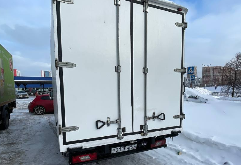 Аренда ford transit 2021 года в городе Москва Кутузовская от 3500 руб./сутки, задний привод, двигатель: дизель, объем 2.2 литра, ОСАГО (Мультидрайв), без водителя, недорого, вид 2 - RentRide