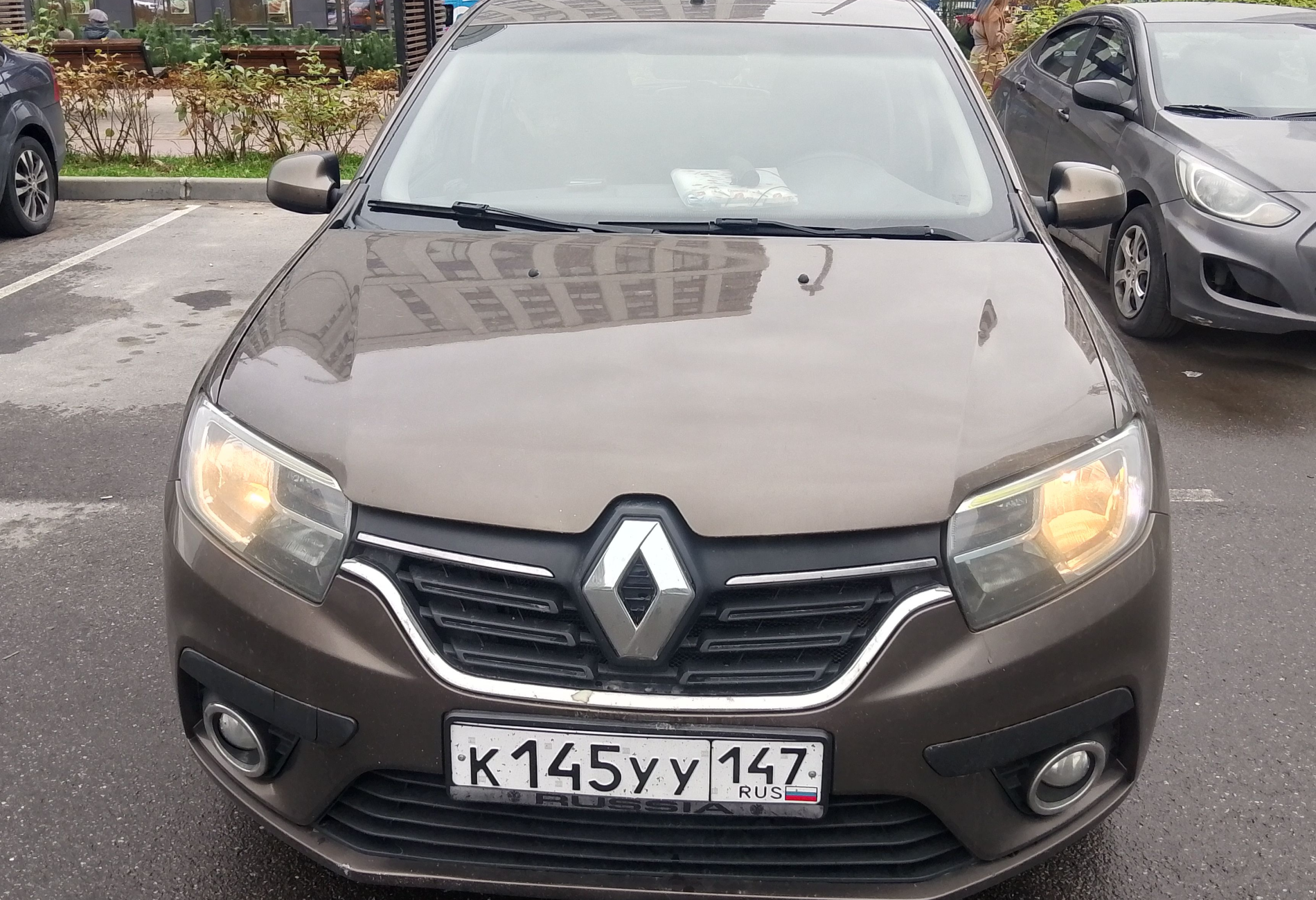 Аренда renault sandero эконом класса 2019 года в городе Москва от 1880 руб./сутки, передний привод, двигатель: бензин, объем 1.6 литров, ОСАГО (Впишу в полис), без водителя, недорого - RentRide