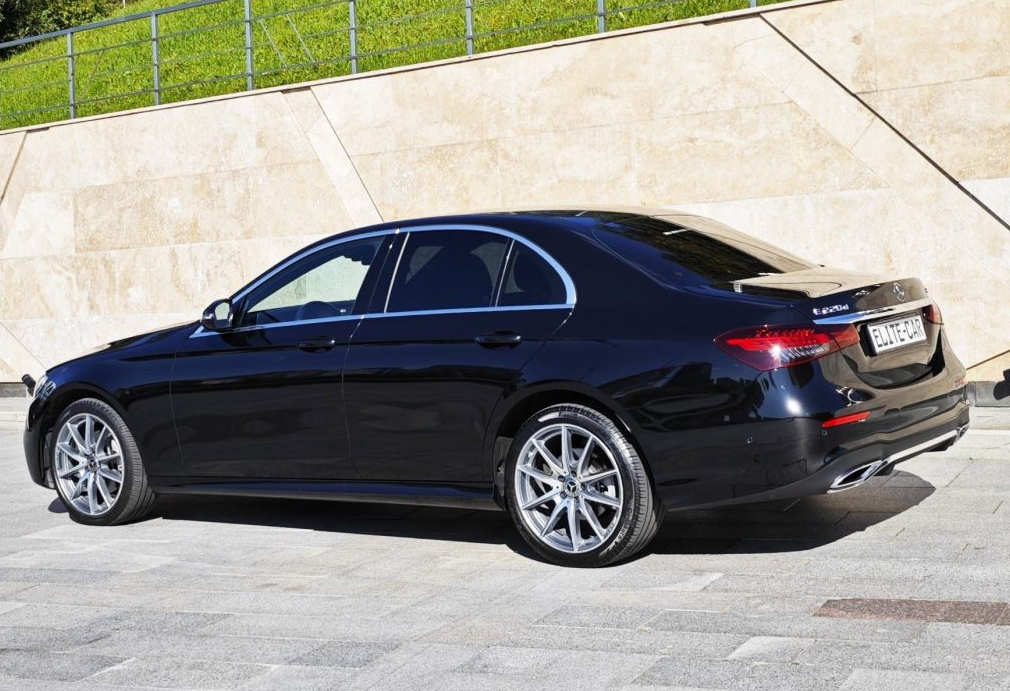 Аренда mercedes-benz e-klass бизнес класса 2022 года в городе Москва Проспект Вернадского от 10824 руб./сутки, полный привод, двигатель: дизель, объем 2 литра, каско (Мультидрайв), ОСАГО (Мультидрайв), без водителя, недорого, вид 2 - RentRide