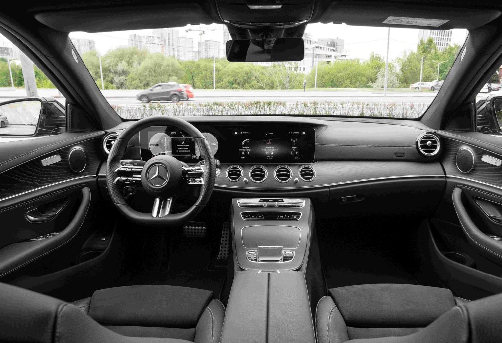 Аренда mercedes-benz e-klass бизнес класса 2022 года в городе Москва Проспект Вернадского от 10824 руб./сутки, полный привод, двигатель: дизель, объем 2 литра, каско (Мультидрайв), ОСАГО (Мультидрайв), без водителя, недорого, вид 3 - RentRide