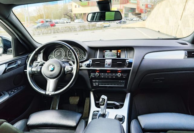 Аренда bmw x4 бизнес класса 2017 года в городе Москва Проспект Вернадского от 7920 руб./сутки, полный привод, двигатель: дизель, объем 2 литра, каско (Мультидрайв), ОСАГО (Мультидрайв), без водителя, недорого, вид 3 - RentRide