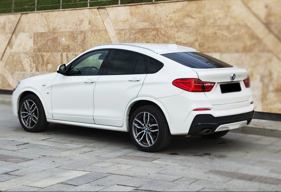 Аренда bmw x4 бизнес класса 2017 года в городе Москва Проспект Вернадского от 7920 руб./сутки, полный привод, двигатель: дизель, объем 2 литра, каско (Мультидрайв), ОСАГО (Мультидрайв), без водителя, недорого, вид 2 - RentRide