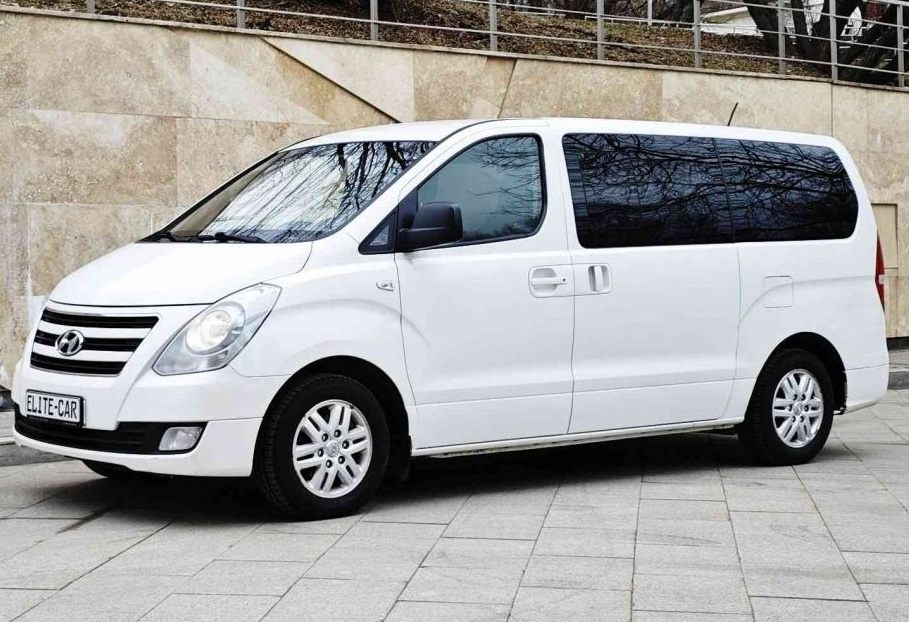 Аренда hyundai h-1 2018 года в городе Москва Проспект Вернадского от 7040 руб./сутки, задний привод, двигатель: дизель, объем 2.5 литров, каско (Мультидрайв), ОСАГО (Мультидрайв), без водителя, недорого - RentRide