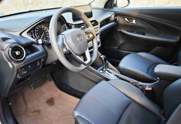 Аренда changan alsvin-v7 эконом класса 2023 года в городе Москва Проспект Вернадского от 3000 руб./сутки, передний привод, двигатель: бензин, ОСАГО (Мультидрайв), без водителя, недорого, вид 3 - RentRide