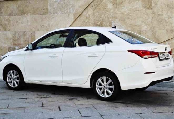 Аренда changan alsvin-v7 эконом класса 2023 года в городе Москва Проспект Вернадского от 3000 руб./сутки, передний привод, двигатель: бензин, ОСАГО (Мультидрайв), без водителя, недорого, вид 2 - RentRide