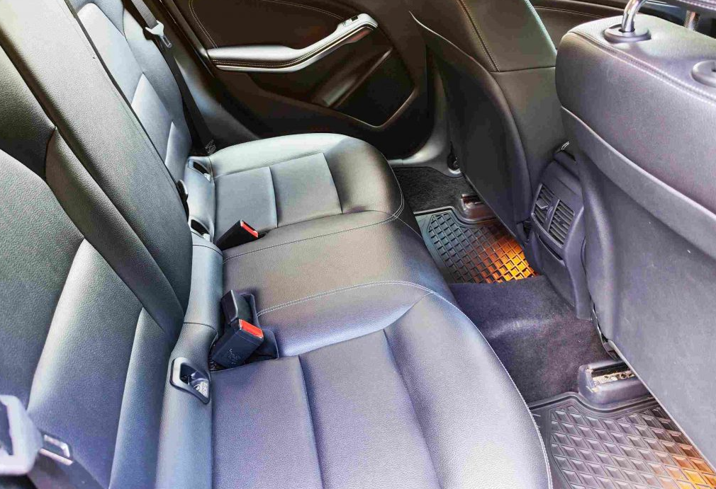 Аренда mercedes-benz a-klass комфорт класса 2017 года в городе Москва Проспект Вернадского от 4576 руб./сутки, передний привод, двигатель: бензин, объем 1.6 литров, каско (Мультидрайв), ОСАГО (Мультидрайв), без водителя, недорого, вид 5 - RentRide