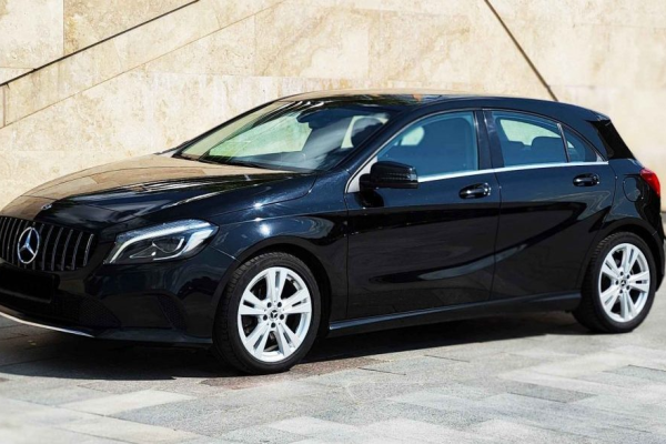 Прокат авто mercedes-benz a-klass комфорт класса 2017 года в городе Москва Проспект Вернадского от 4576 руб./сутки, передний привод, двигатель: бензин, объем 1.6 литров, каско (Мультидрайв), ОСАГО (Мультидрайв), без водителя, недорого - RentRide