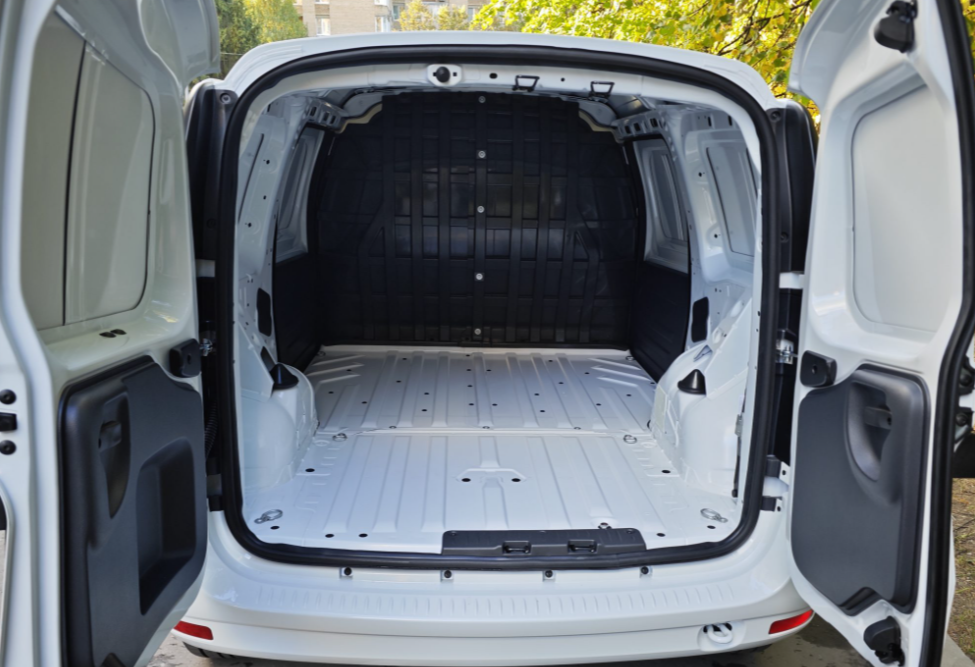 Аренда lada largus эконом класса 2025 года в городе Москва Проспект Вернадского от 2480 руб./сутки, передний привод, двигатель: бензин, объем 1.6 литров, каско (Мультидрайв), ОСАГО (Мультидрайв), без водителя, недорого, вид 3 - RentRide