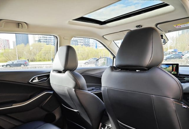 Аренда moskvich 3 эконом класса 2023 года в городе Москва Мичуринский проспект от 4048 руб./сутки, передний привод, двигатель: бензин, объем 1.5 литров, каско (Мультидрайв), ОСАГО (Мультидрайв), без водителя, недорого, вид 5 - RentRide