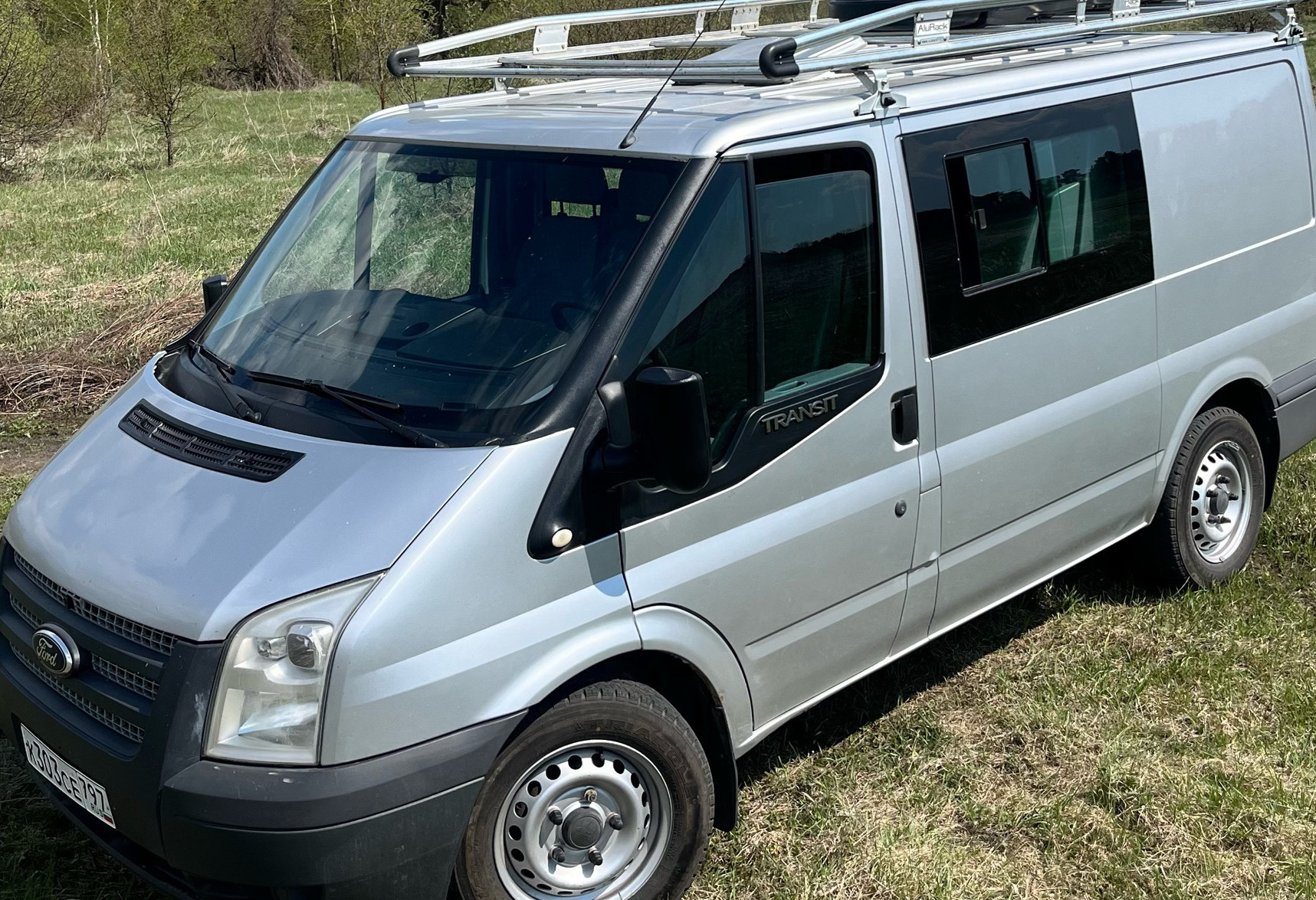 Аренда ford transit 2015 года в городе Москва Щукинская от 5499 руб./сутки, передний привод, двигатель: дизель, объем 2.2 литра, ОСАГО (Впишу в полис), без водителя, недорого - RentRide