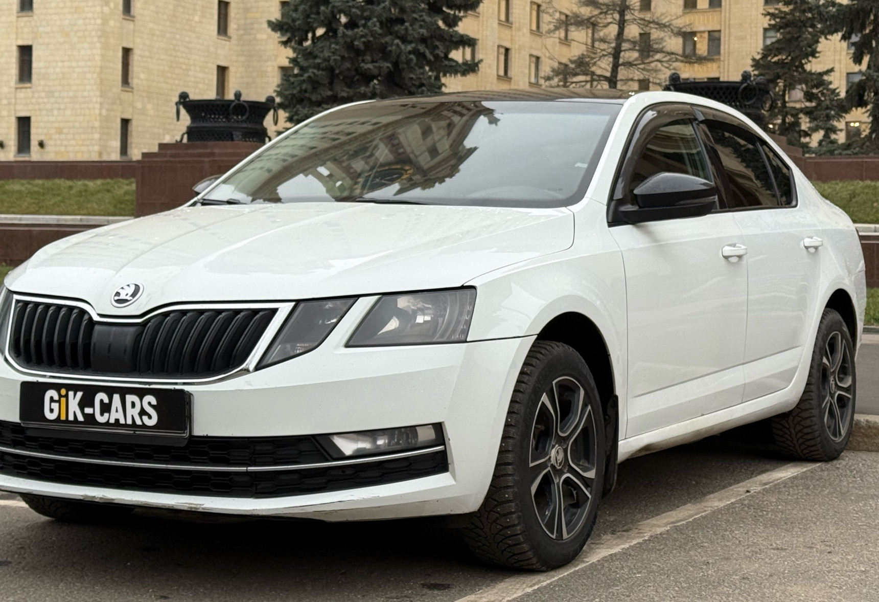 Аренда skoda octavia эконом класса 2017 года в городе Москва Нагорная от 2490 руб./сутки, передний привод, двигатель: бензин, объем 1.6 литров, ОСАГО (Впишу в полис), без водителя, недорого - RentRide